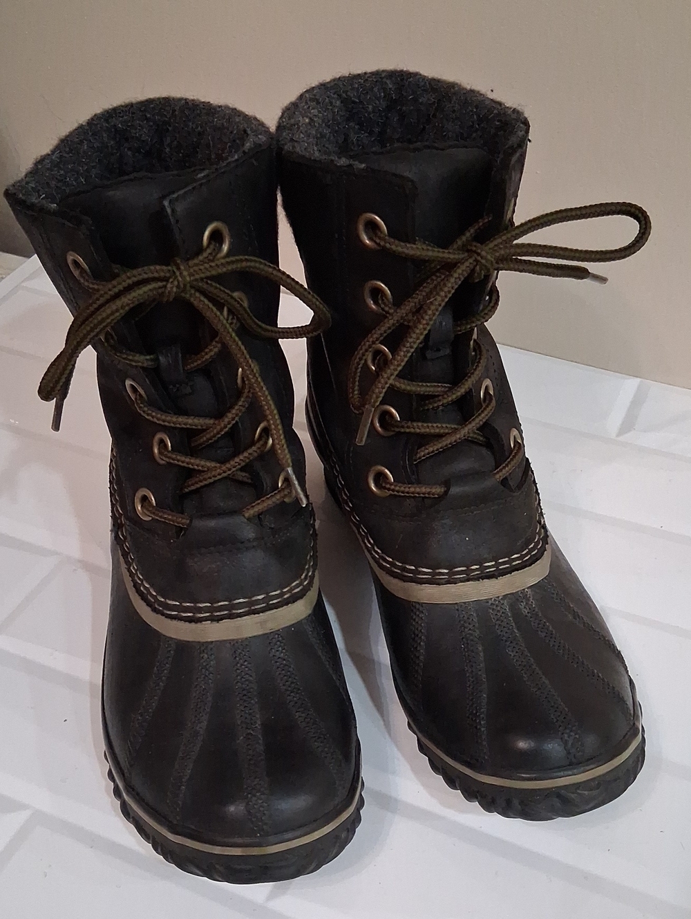 Sorel Women's Black Leather Slimpack Waterproof Duck Bootie Size 9
